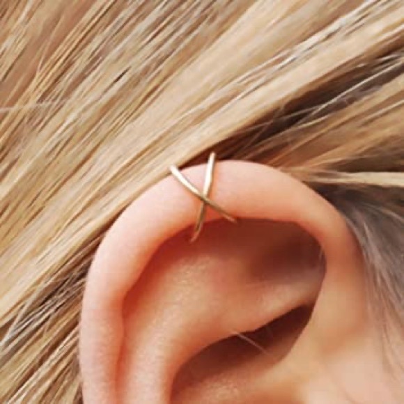 “Ella” Twist Indie/Boho Minimal No Pierce Ear Cuff - Picture 2 of 6